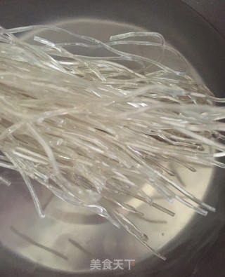 瘦肉炖山豆角干的做法步骤：3