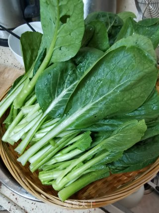 蒜蓉炒菜心的做法步骤：1