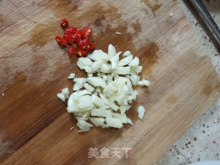 蒜蓉炒菜心的做法步骤：2