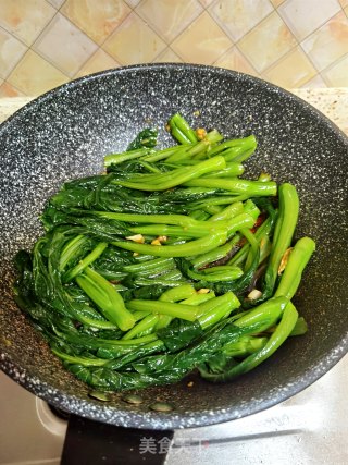 蒜蓉炒菜心的做法步骤：10