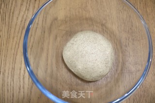 黑全麦老面毛线球凤梨面包的做法步骤：4