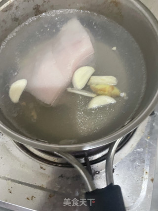 四川尖椒火锅肉的做法步骤：3