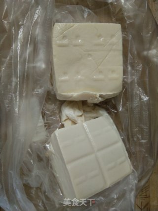 鱼骨熬豆腐汤的做法步骤：2