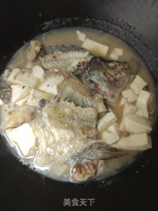 鱼骨熬豆腐汤的做法步骤：5