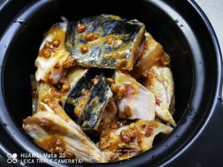 砂锅鱼头的做法步骤：4