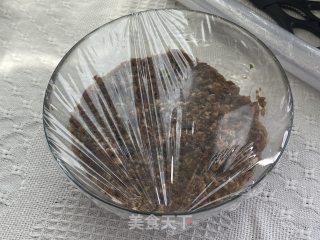 洋葱猪肉大包子，家常做法简单好吃！全家都很喜欢吃的做法步骤：2