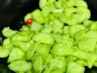 清炒黄瓜片的做法步骤：5