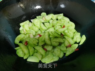清炒黄瓜片的做法步骤：6