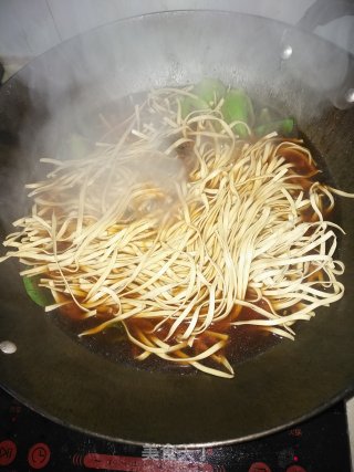 青菜牛肉面的做法步骤：5