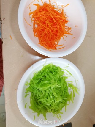 清脆爽口凉拌莴笋的做法步骤：1