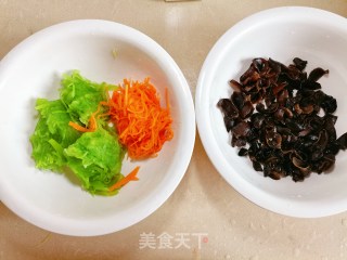 清脆爽口凉拌莴笋的做法步骤：2