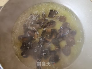 洋葱木耳拌酥瓜的做法步骤：3