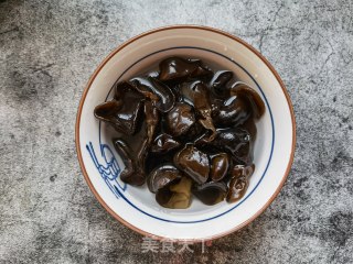 洋葱木耳拌酥瓜的做法步骤：4