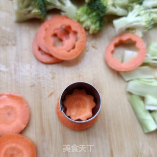 西兰花鲜虾沙拉的做法步骤：1
