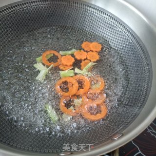 西兰花鲜虾沙拉的做法步骤：5