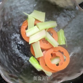 西兰花鲜虾沙拉的做法步骤：8