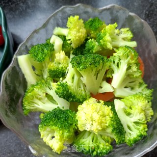 西兰花鲜虾沙拉的做法步骤：10