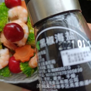 西兰花鲜虾沙拉的做法步骤：17