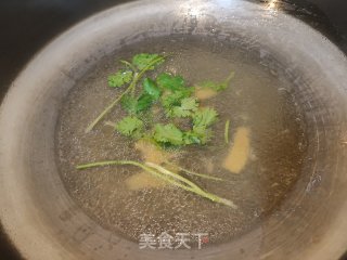 白菜鸡红汤的做法步骤：2