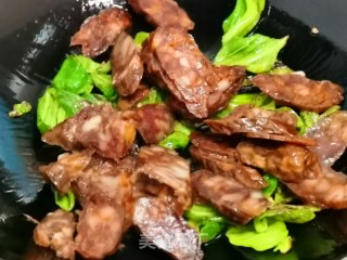 青椒炒熏肠的做法步骤：4