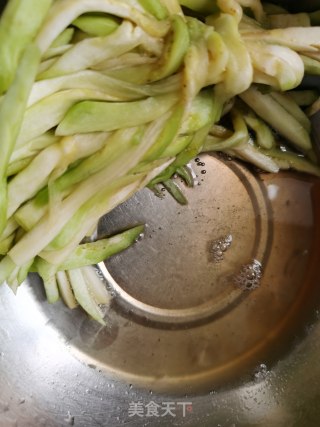 清炒白茄的做法步骤：3