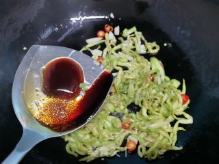 清炒白茄的做法步骤：7
