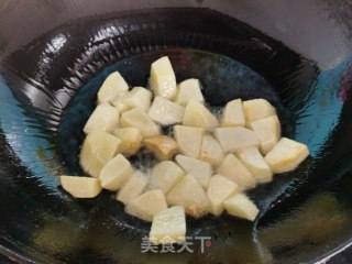 土豆烧虾球的做法步骤：3