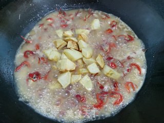 土豆烧虾球的做法步骤：9