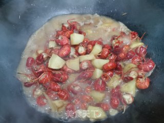 土豆烧虾球的做法步骤：10