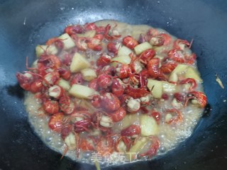 土豆烧虾球的做法步骤：11