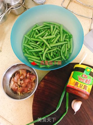 黄豆酱豆角炒猪肉的做法步骤：1