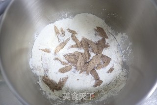 黑全麦老面肉松吐司的做法步骤：2