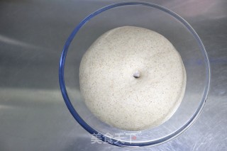 黑全麦老面肉松吐司的做法步骤：5