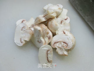 蘑菇虾仁炒蒲瓜的做法步骤：6