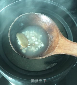 鲫鱼薏米汤的做法步骤：5