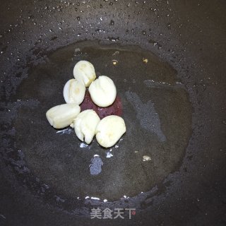 皮蛋炒青椒的做法步骤：2
