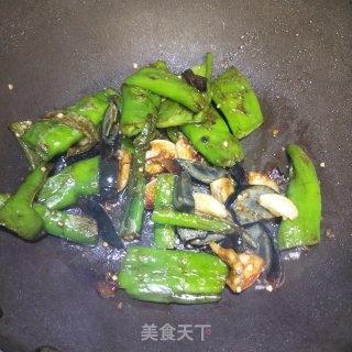 皮蛋炒青椒的做法步骤：8
