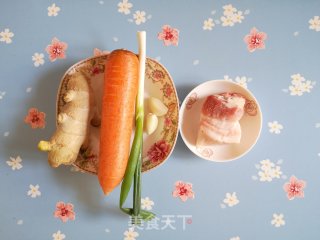 胡萝卜炒肉的做法步骤：1