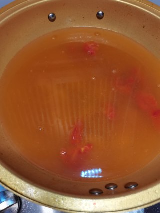 西红柿虾仁挂面汤的做法步骤：3