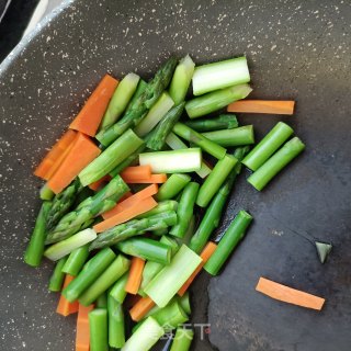 芦笋烤肠沙拉的做法步骤：8