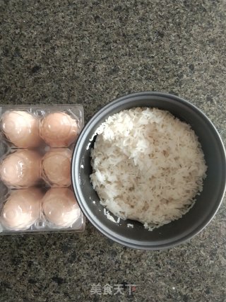 虾仁鸡蛋饭！的做法步骤：1