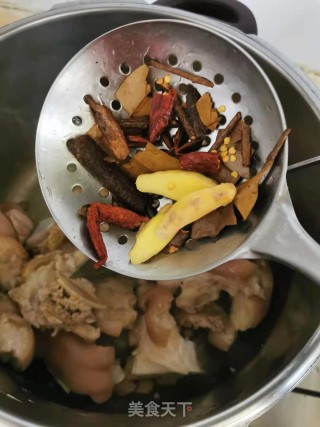 毛豆焖猪手的做法步骤：5