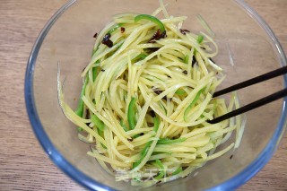 炝拌青椒土豆丝的做法步骤：12