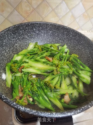 猪油渣炒芥兰花的做法步骤：9