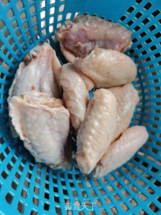 奥尔良鸡翅的做法步骤：1