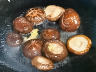 炒双菇的做法步骤：2