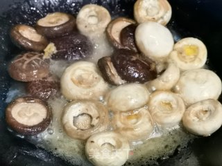 炒双菇的做法步骤：5