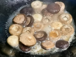 炒双菇的做法步骤：6