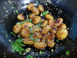 香辣小土豆的做法步骤：8