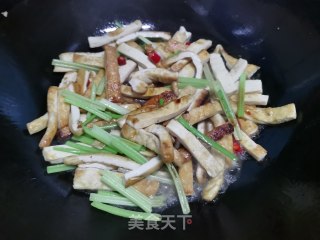 香芹白干的做法步骤：5